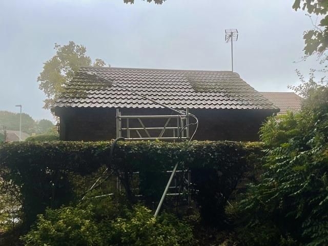 roof-cleaning-3-kireth-ai-kireth-ai